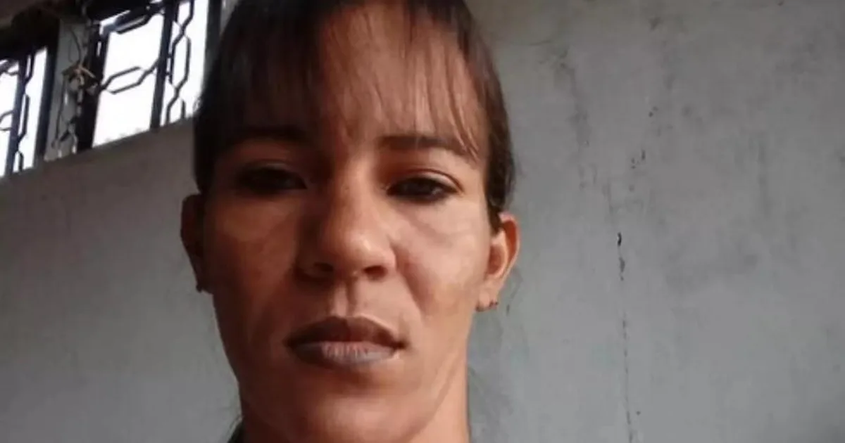 Filhos são detidos durante o velório da mãe