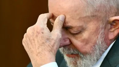 Flávio Bolsonaro aparece pela 1ª vez à frente de Lula em cenário de 2º turno; mostra Pesquisa AtlasIntel