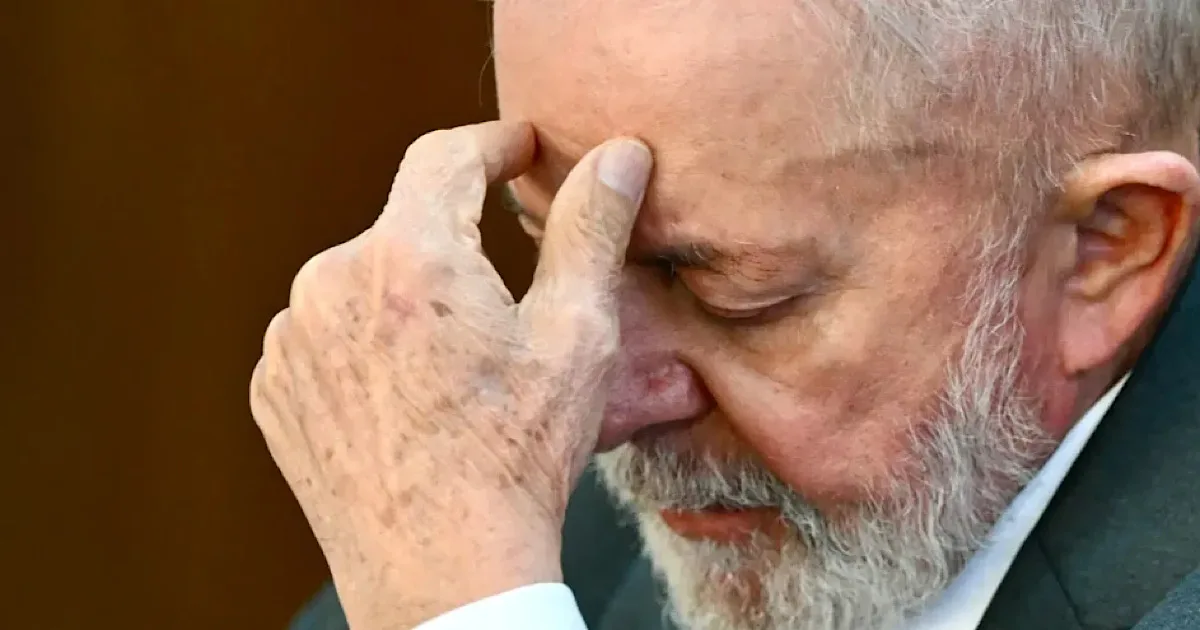 Flávio Bolsonaro aparece pela 1ª vez à frente de Lula em cenário de 2º turno; mostra Pesquisa AtlasIntel 1 Flávio Bolsonaro aparece pela 1ª vez à frente de Lula em cenário de 2º turno; mostra Pesquisa AtlasIntel