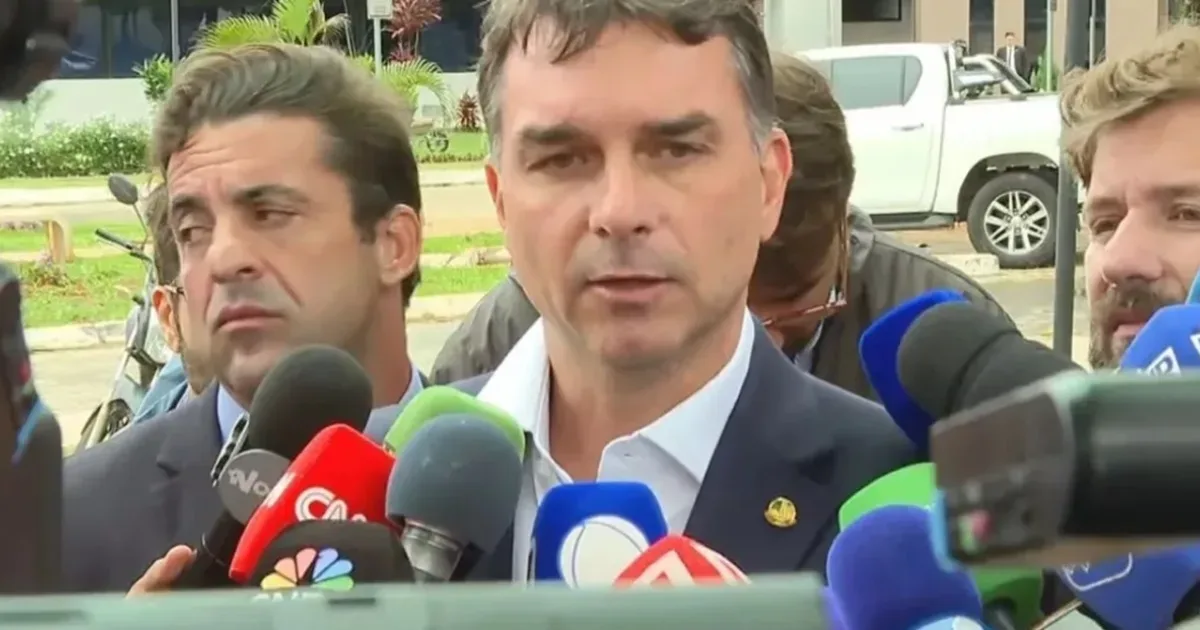 Flávio Bolsonaro comunica triste notícia sobre o pai