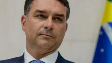 Flávio Bolsonaro critica ausência de Lula em posse de presidente do Chile