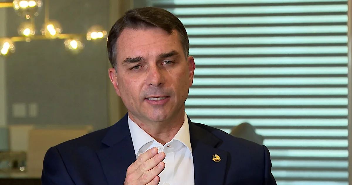Flávio Bolsonaro critica decisão de Moraes sobre prisão domiciliar do ex-presidente 1 Flávio Bolsonaro critica decisão de Moraes sobre prisão domiciliar do ex-presidente