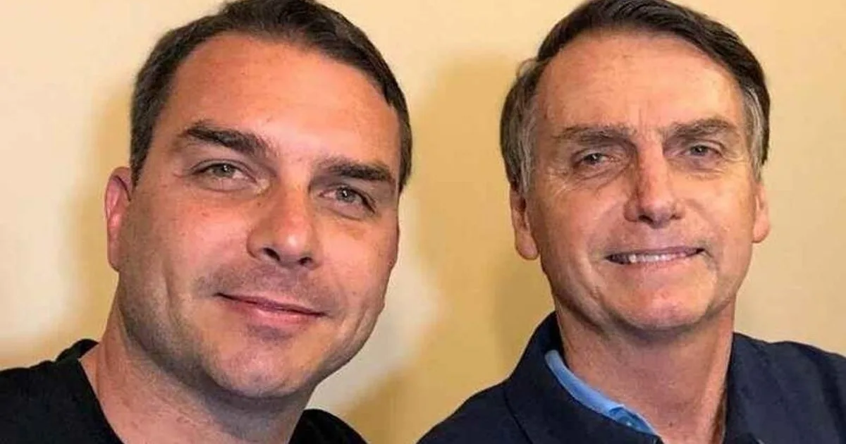 Flávio diz que família cantou parabéns a Bolsonaro na UTI