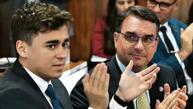 Governistas pedem investigação contra Flávio e Nikolas por ligação com Vorcaro