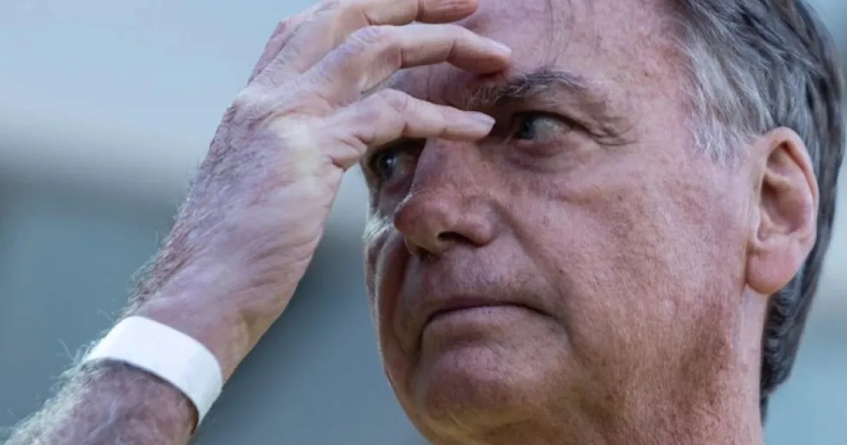 Laudo médico revela que Bolsonaro caminhou 5 km antes da crise de saúde