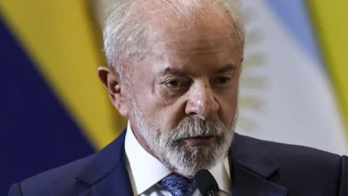 Lula conversa com filho Lulinha que enfrenta investigação