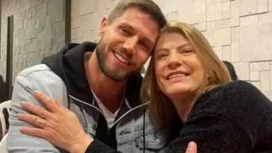 Mãe de Jonas Sulzbach fala em 'máfia digital' após eliminação do filho do BBB 26