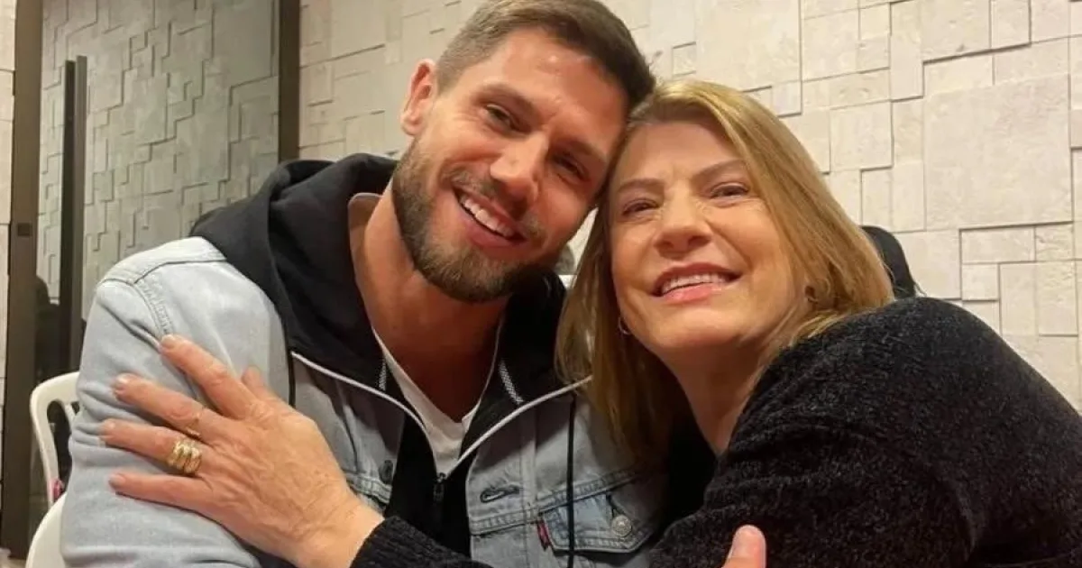 Mãe de Jonas Sulzbach fala em 'máfia digital' após eliminação do filho do BBB 26
