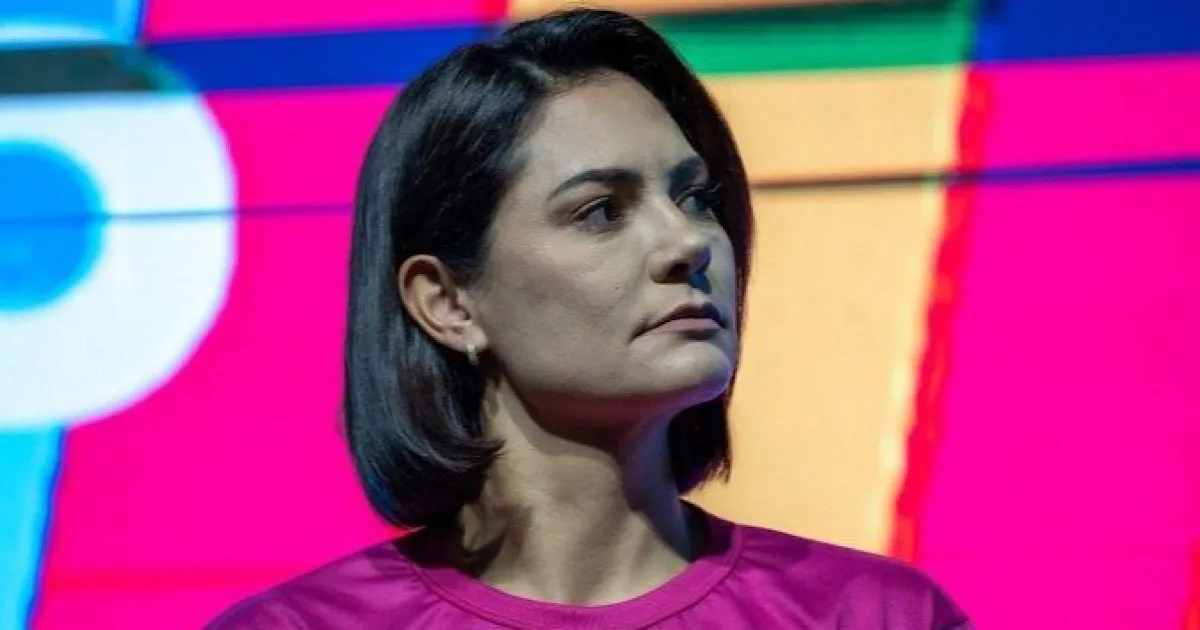 Michelle diz que Bolsonaro teve leve melhora, mas segue na UTI 1 Michelle diz que Bolsonaro teve leve melhora, mas segue na UTI