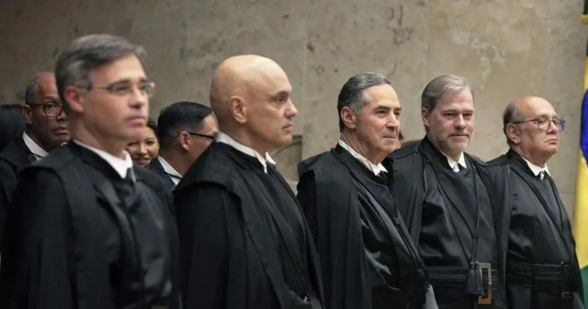 Ministros do STF procuraram Moraes para defender domiciliar de Bolsonaro, diz coluna