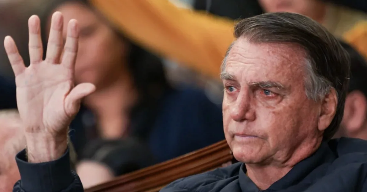 Moraes autoriza Bolsonaro a receber estímulo elétrico craniano após crises de soluço