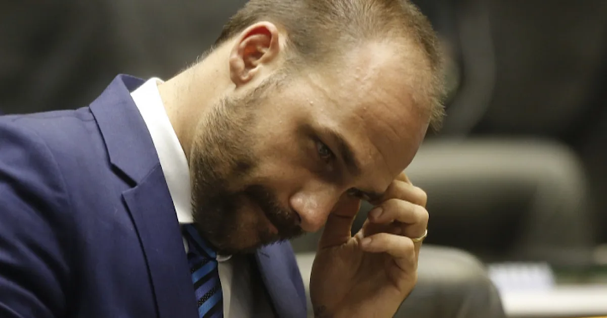 Moraes avança em inquérito da PF contra Eduardo Bolsonaro