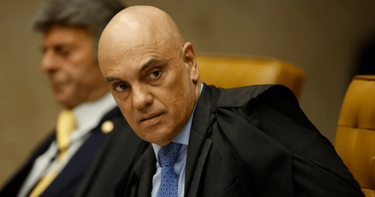 Moraes manda Bolsonaro ficar vigiado 24 horas