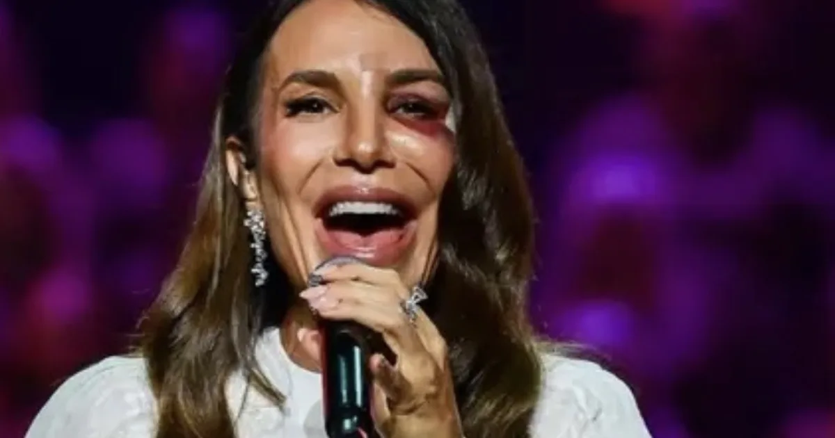 No palco, Ivete Sangalo se pronuncia e faz anúncio: 'Neste domingo' 1 No palco, Ivete Sangalo se pronuncia e faz anúncio: 'Neste domingo'