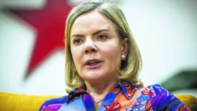 Olha só o que a Gleisi Hoffmann disse sobre o Flávio Bolsonaro