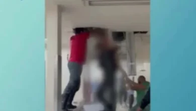 Paciente em momento de surto cai do forro e assusta equipe em hospital