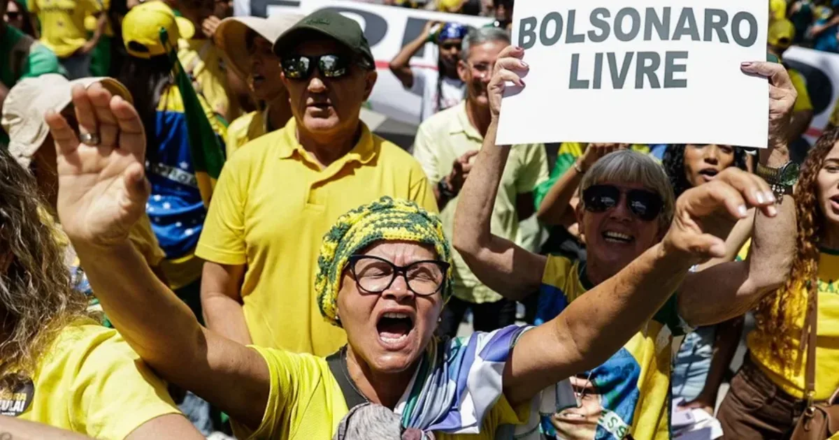 Paulista Lotada: Bolsonaristas ocupam avenida no 1º grande ato com Flávio como pré-candidato 1 Paulista Lotada: Bolsonaristas ocupam avenida no 1º grande ato com Flávio como pré-candidato