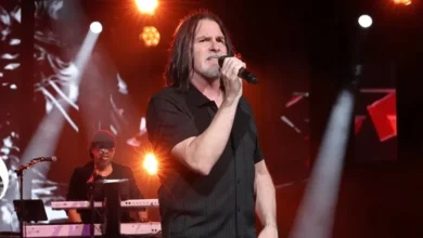 Tommy DeCarlo, vocalista do Boston, morre aos 60 anos